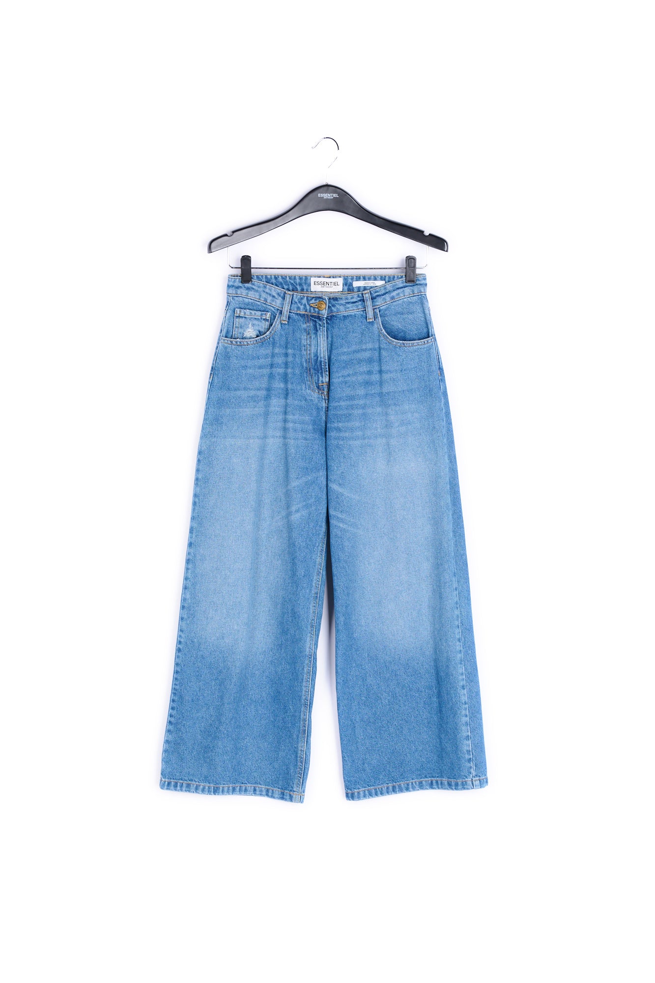 Jean bleu clair aux jambes larges 7/8ème RE—SSENTIEL | Essentiel second hand