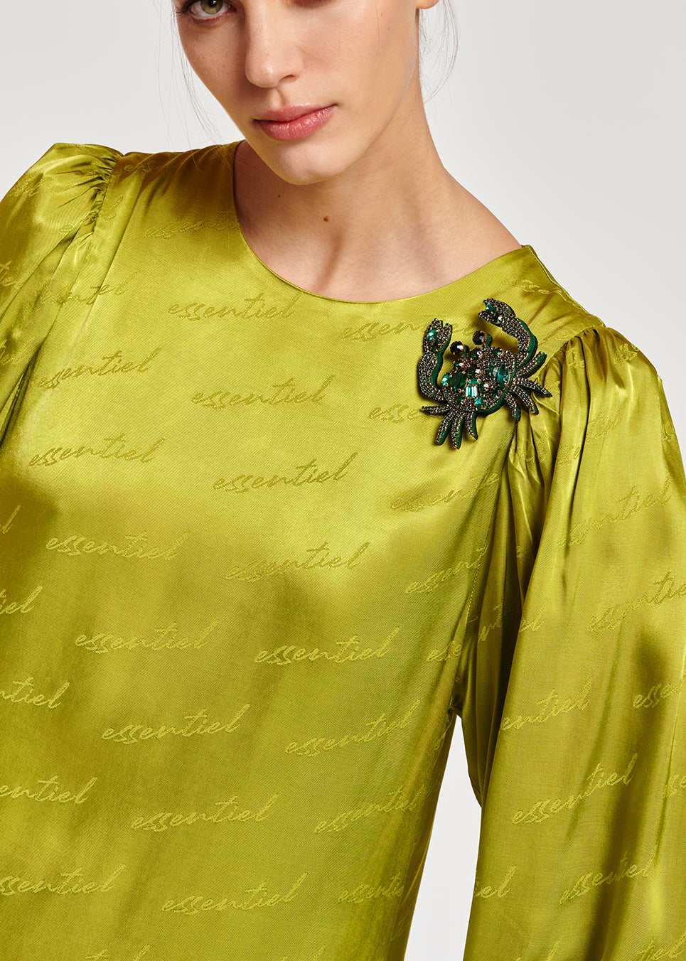 Limoengroene mini-jurk van satijnen jacquard RE—SSENTIEL | Essentiel second hand