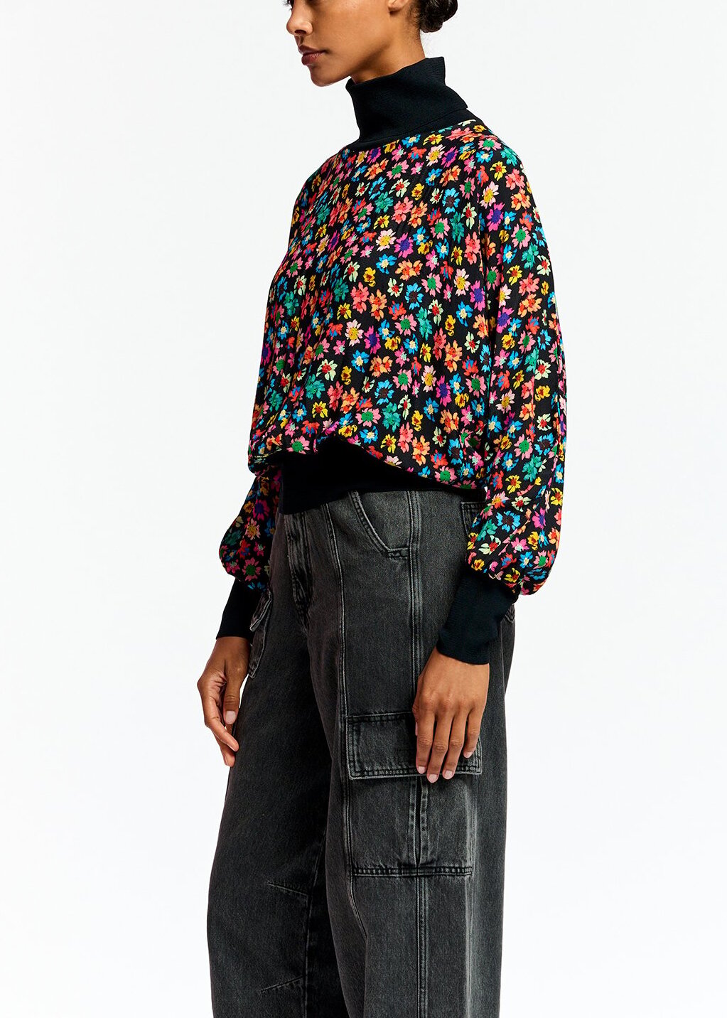 Zwarte bloementop met ribgebreide boorden RE—SSENTIEL | Essentiel second hand