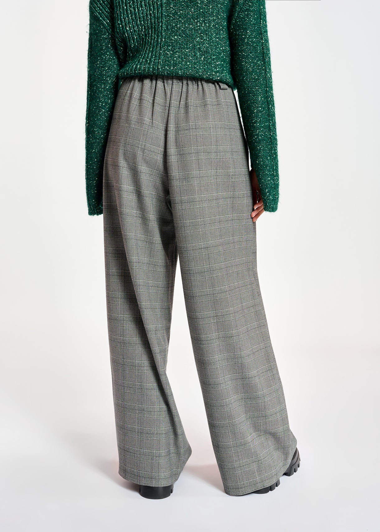 Grey wide-leg pants with check motif RE—SSENTIEL | Essentiel second hand