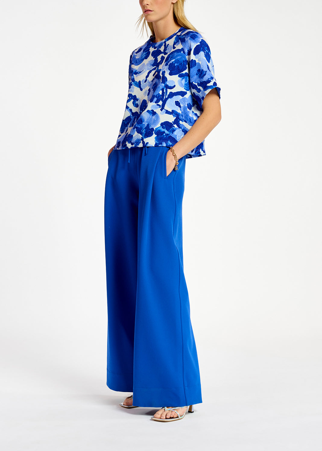 White and blue floral print oversized top RE—SSENTIEL | Essentiel second hand