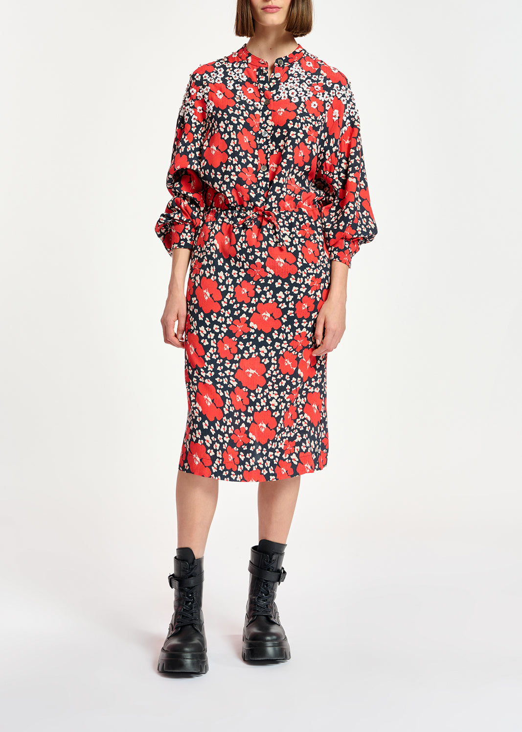 Robe midi à  imprimé fleuri bleu, rouge et blanc RE—SSENTIEL | Essentiel second hand