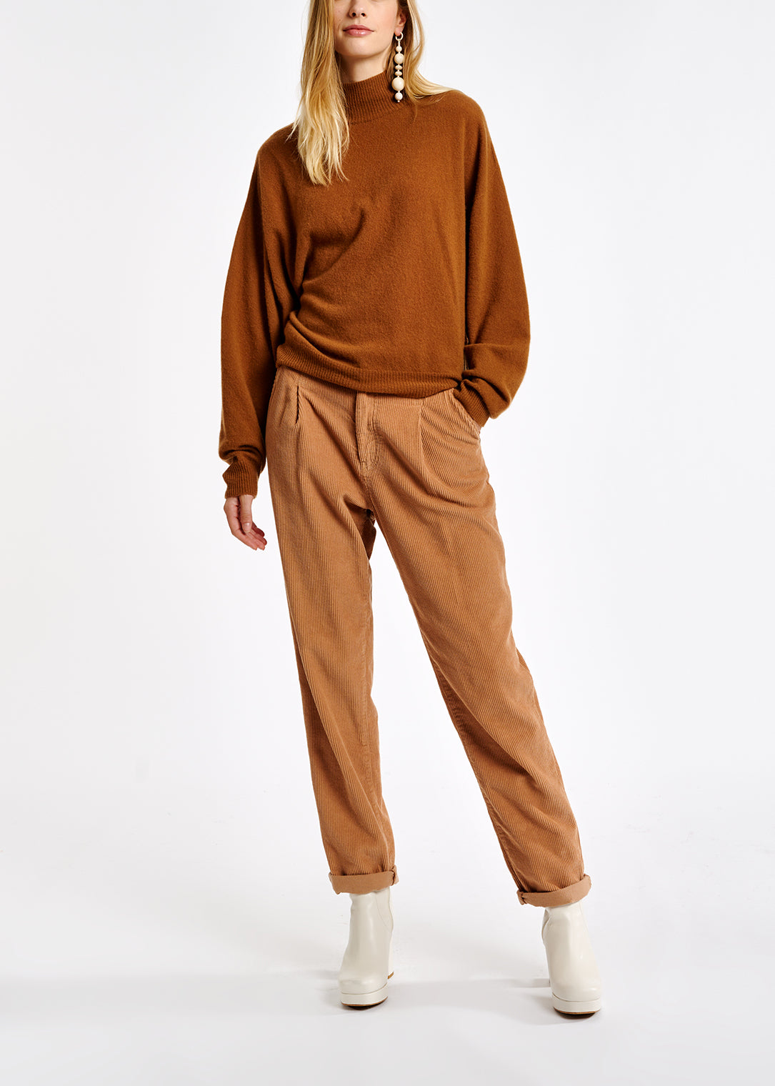 Pantalon en velours camel RE—SSENTIEL | Essentiel second hand