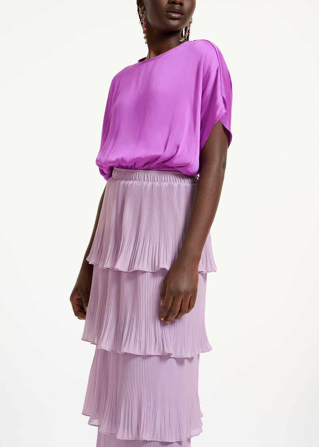 Paarse top met korte mouwen en strasknopen RE—SSENTIEL | Essentiel second hand