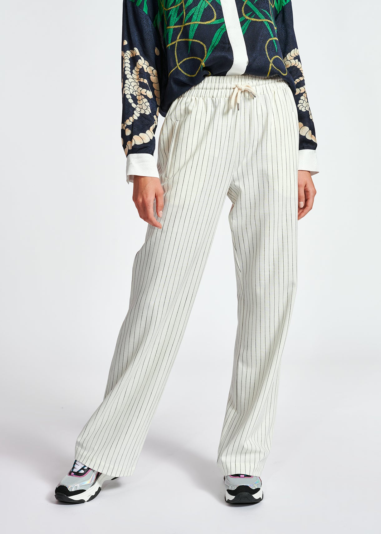 Gebroken witte fijngestreepte broek met wijde pijpen RE—SSENTIEL | Essentiel second hand