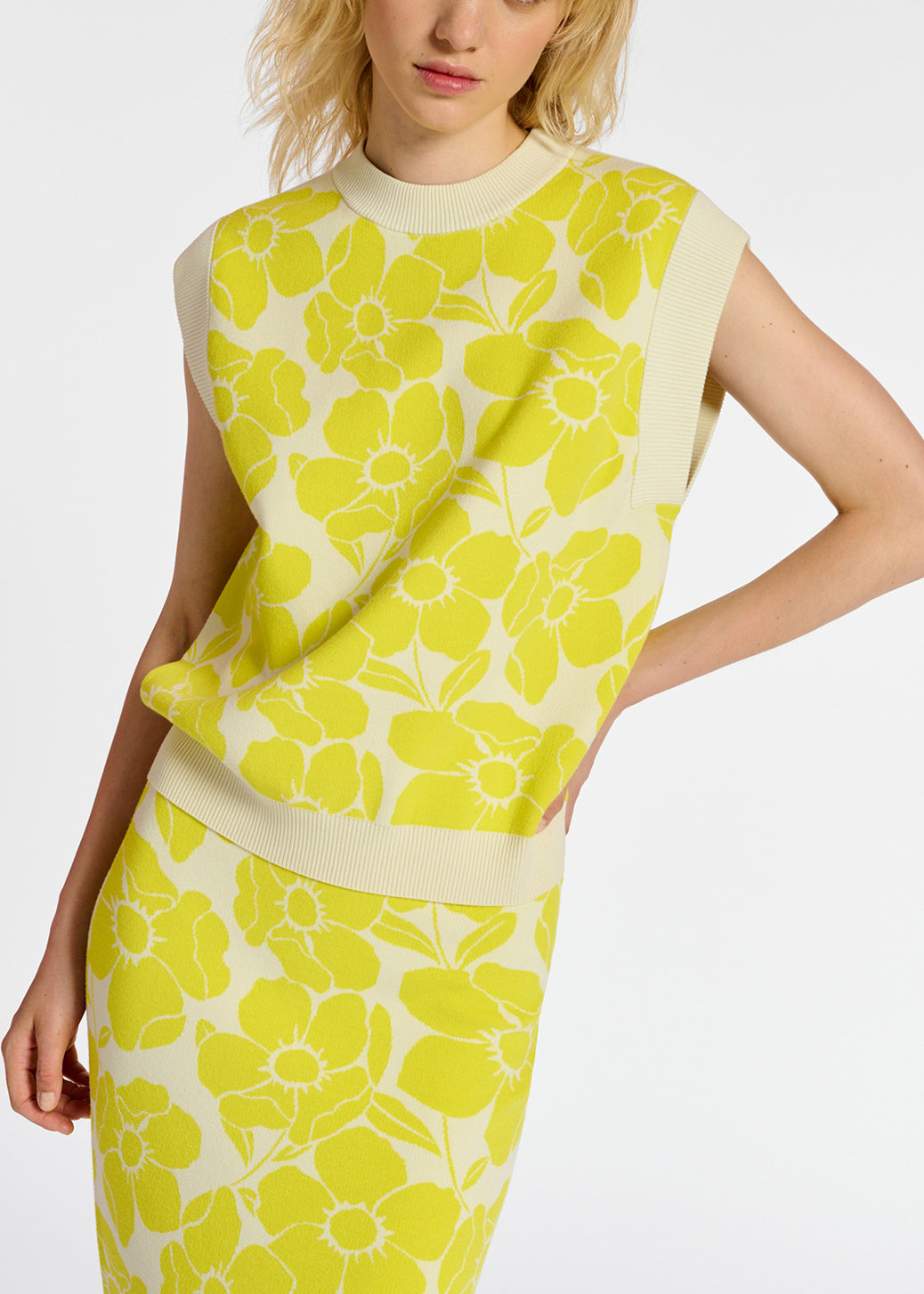 Off-white and yellow floral jacquard-knit sleeveless top RE—SSENTIEL | Essentiel second hand