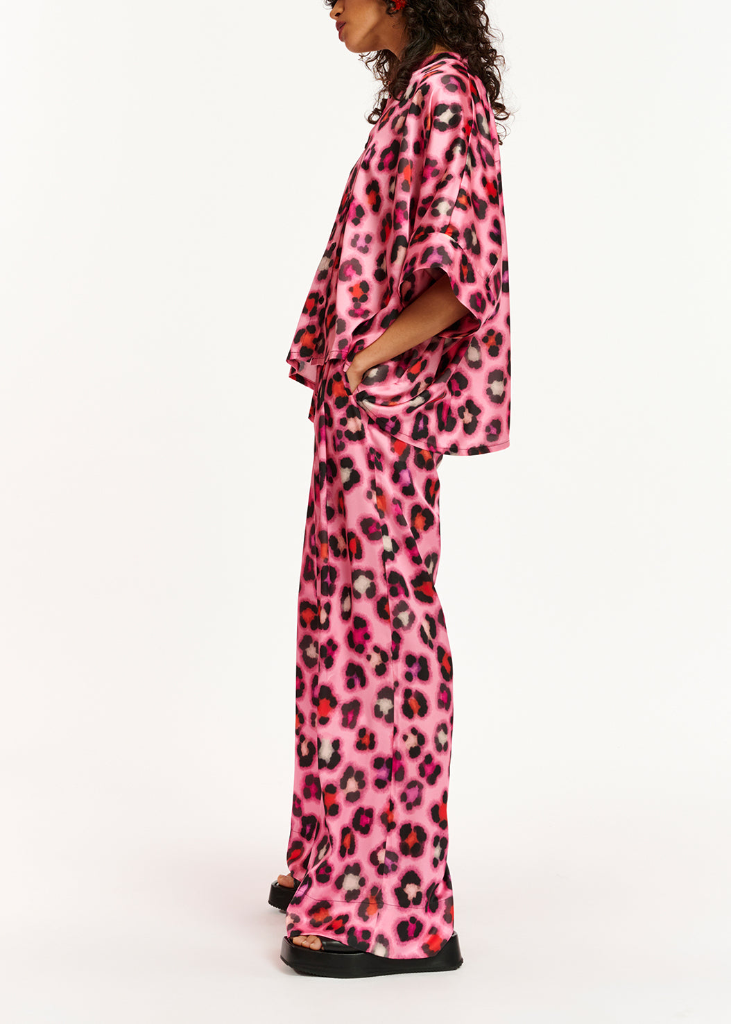 Pink oversized shirt with multicolor leopard print RE—SSENTIEL | Essentiel second hand