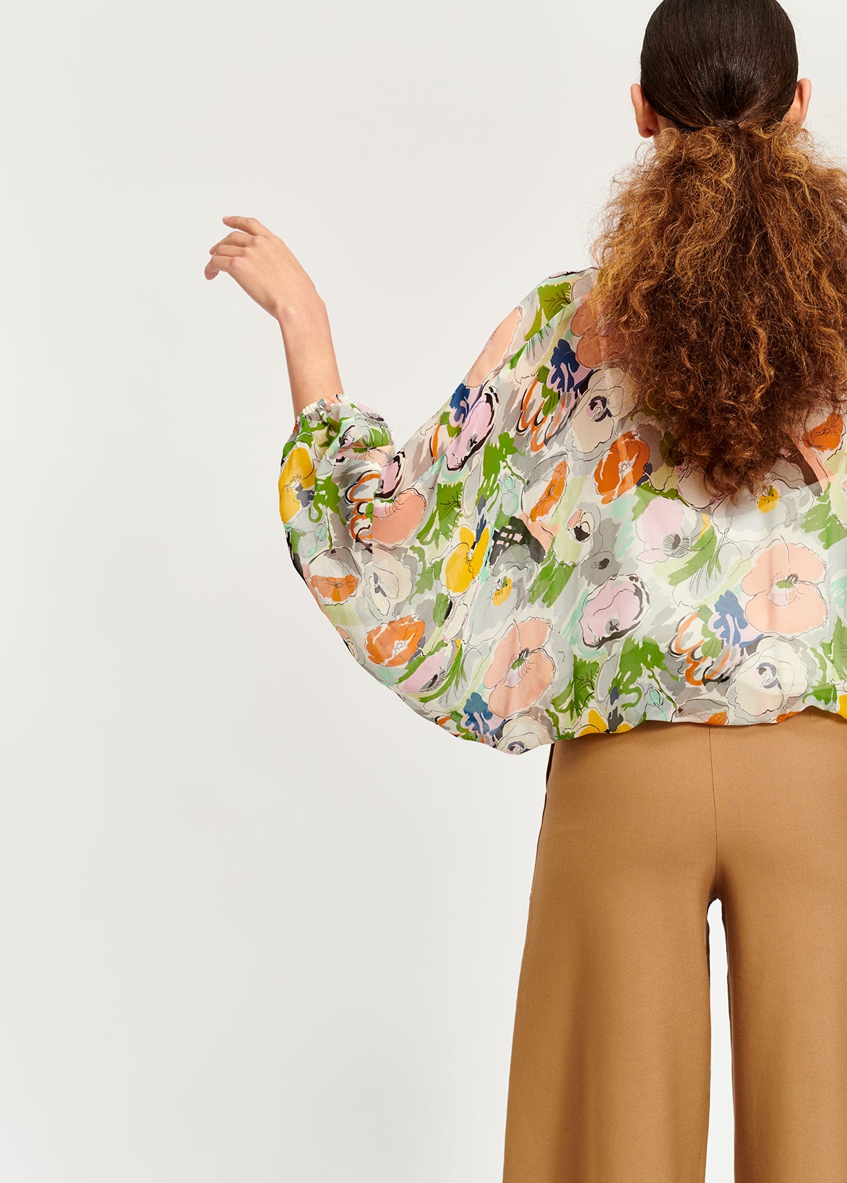 Doorzichtige blouse met trekkoord en meerkleurige bloemenprint RE—SSENTIEL | Essentiel second hand