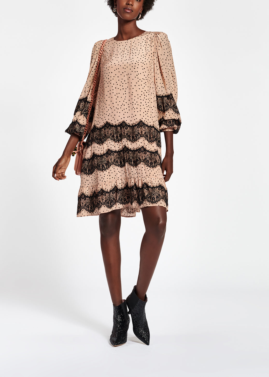 Perzikkleurige mini-jurk met kant RE—SSENTIEL | Essentiel second hand