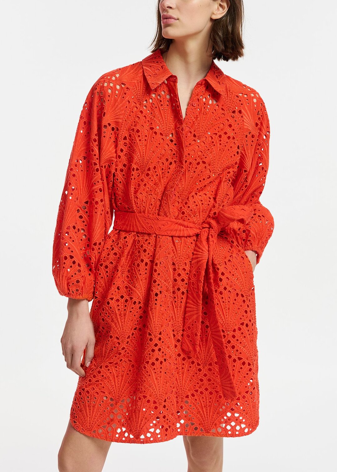 Rode katoenen jurk op knielengte in broderie anglaise RE—SSENTIEL | Essentiel second hand