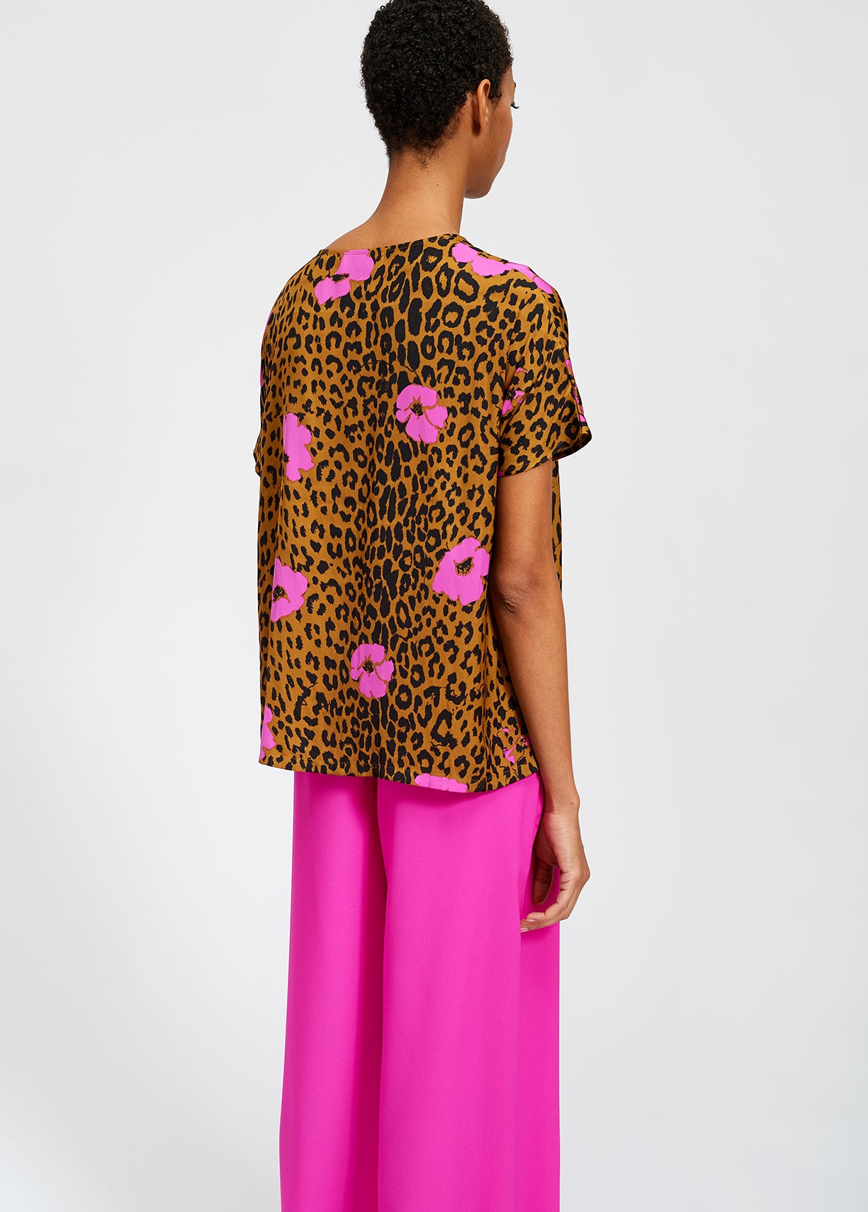 Leopard printed t-shirt with pink statement detail RE—SSENTIEL | Essentiel second hand