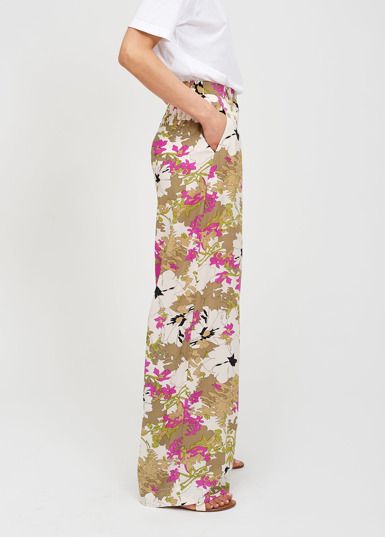 Kakigroene, witte en roze bloemenbroek met wijde pijpen RE—SSENTIEL | Essentiel second hand