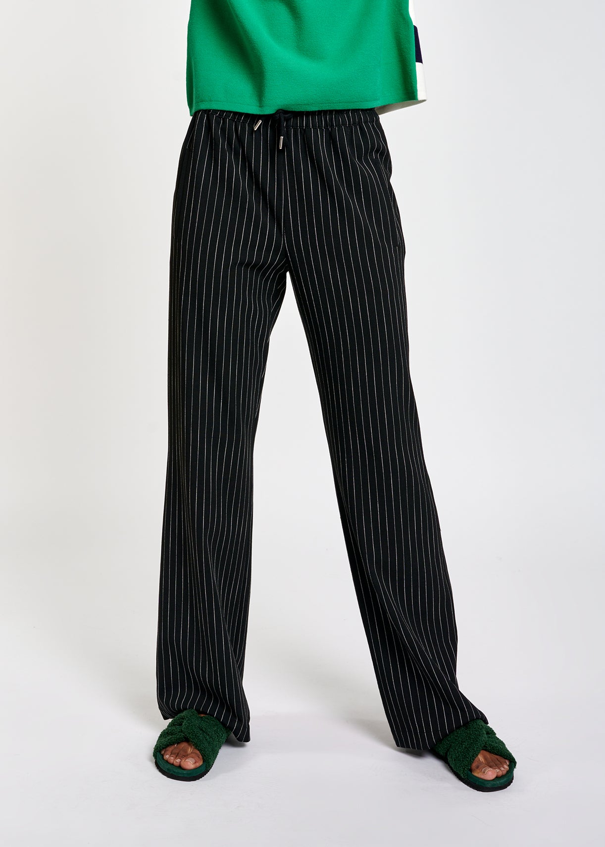 Pantalon noir à fines rayures RE—SSENTIEL | Essentiel second hand