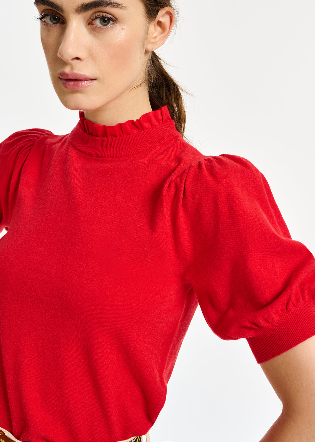 Pull rouge à manches courtes avec col montant RE—SSENTIEL | Essentiel second hand