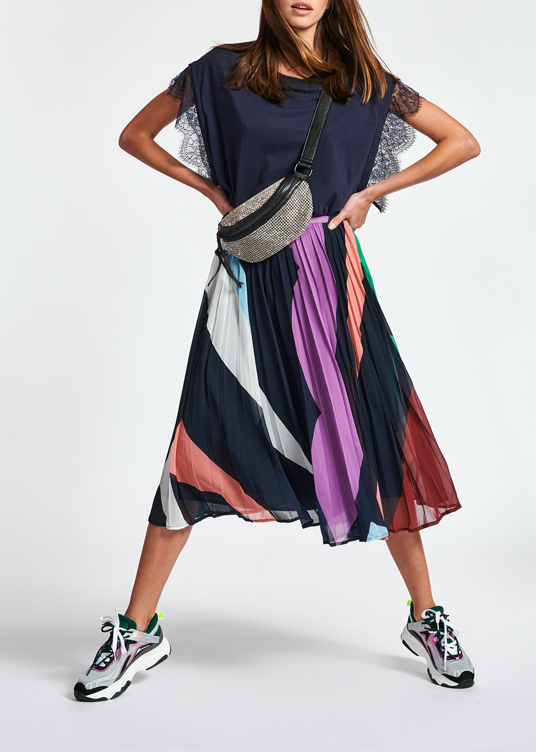 T-shirt en coton bio bleu foncé avec dentelle RE—SSENTIEL | Essentiel second hand