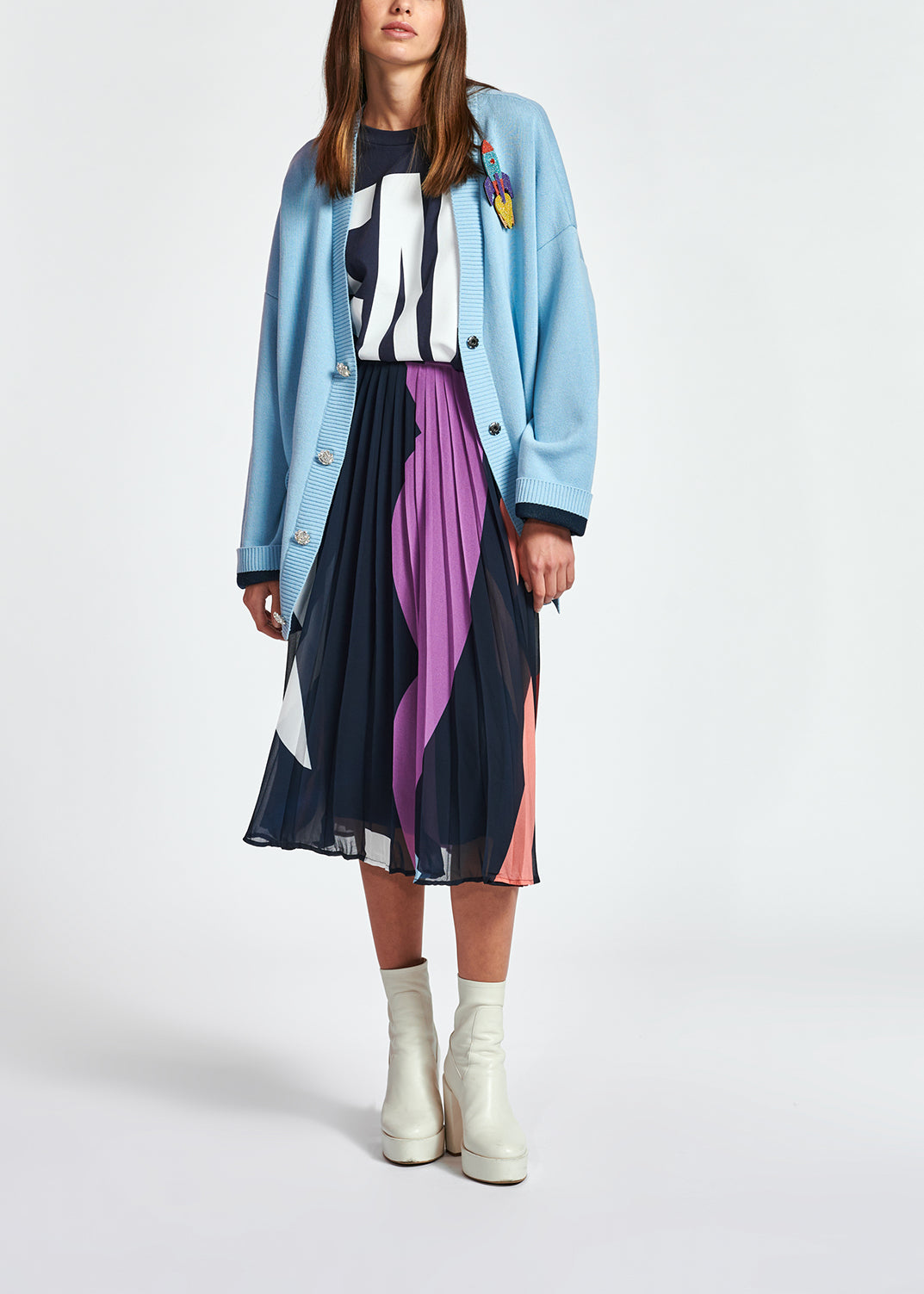 Cardigan bleu clair en v avec boutons à strass RE—SSENTIEL | Essentiel second hand