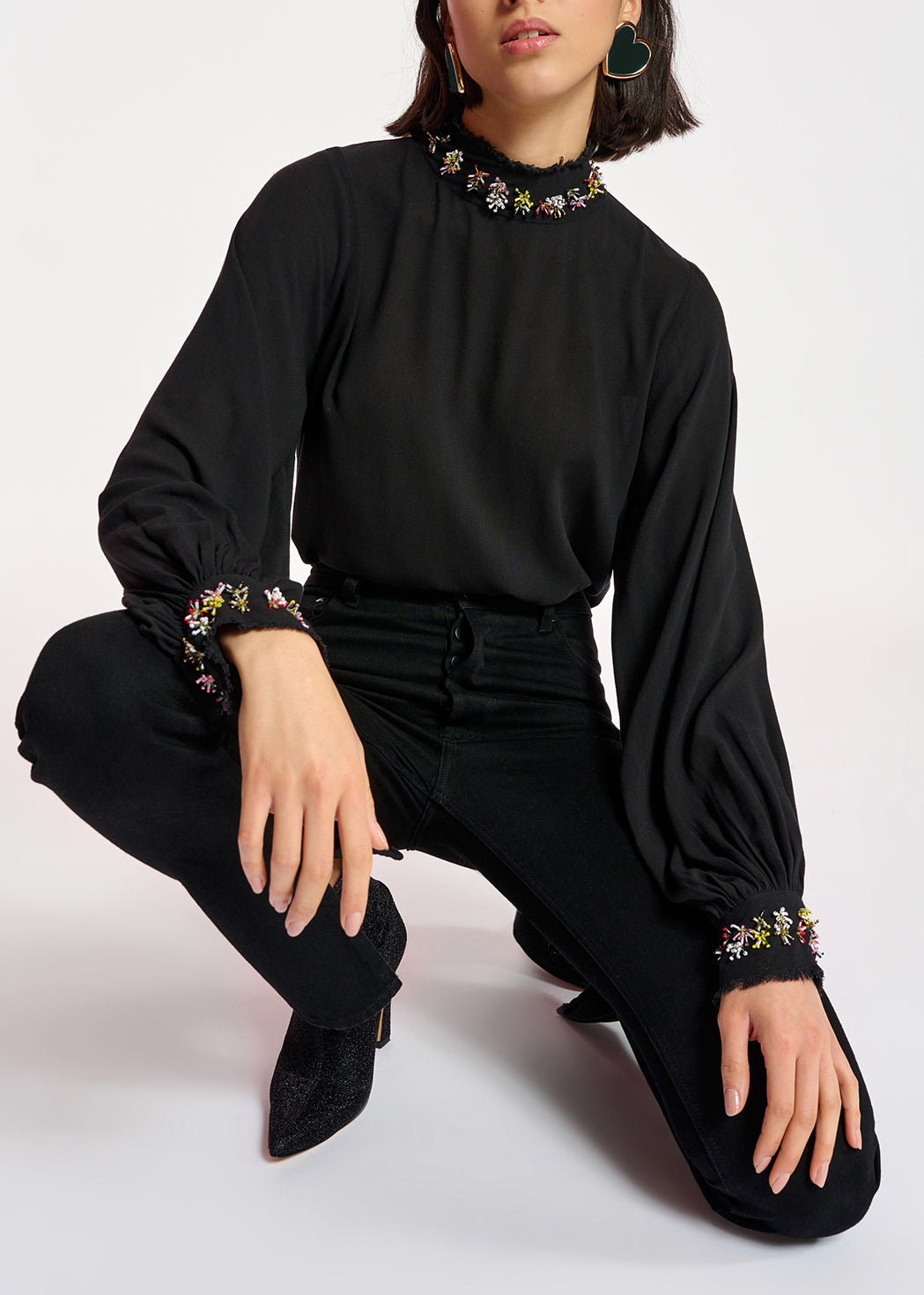 Zwarte top met versierd kraagje RE—SSENTIEL | Essentiel second hand