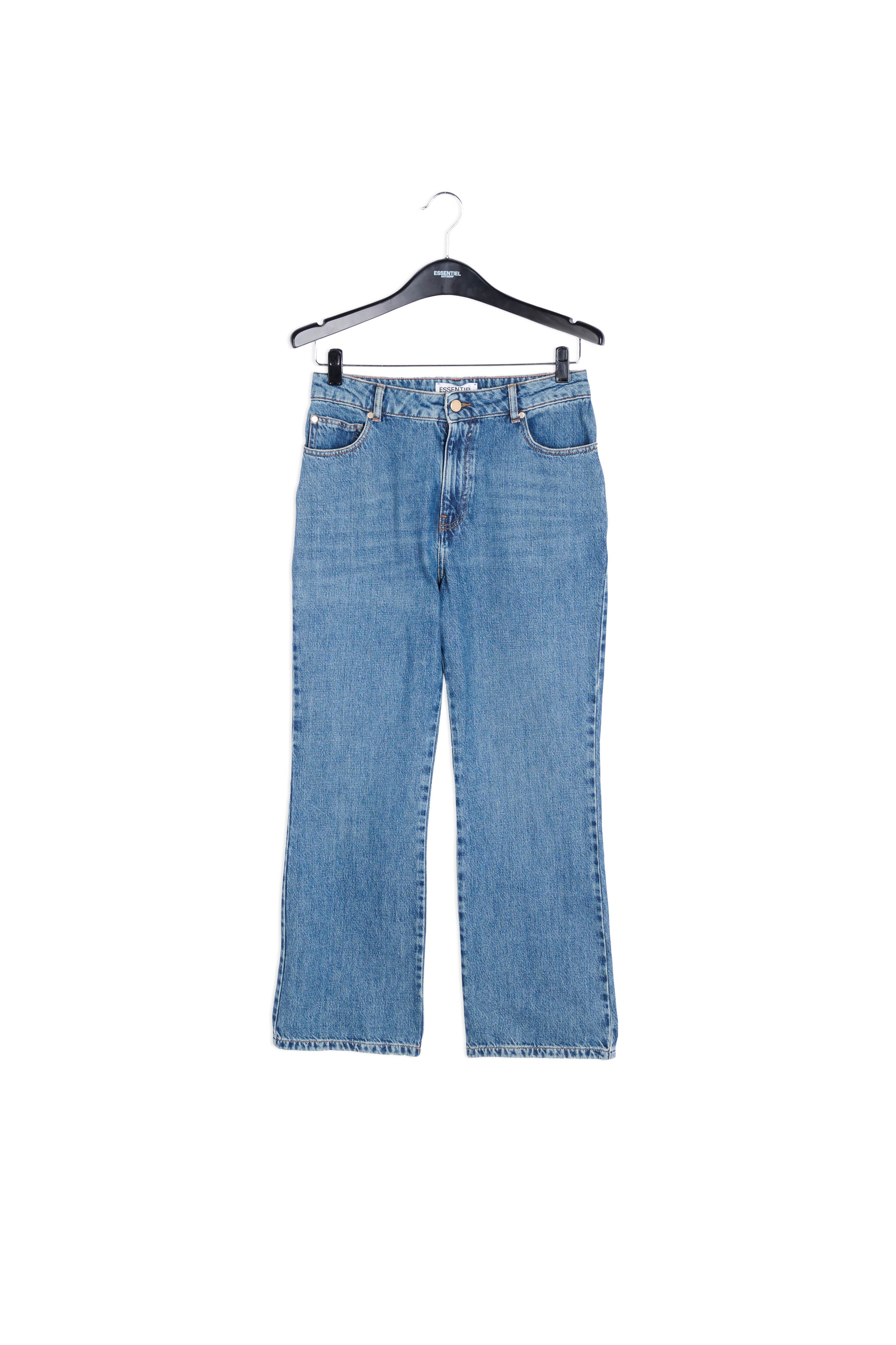 Jean bleu aux jambes évasées RE—SSENTIEL | Essentiel second hand