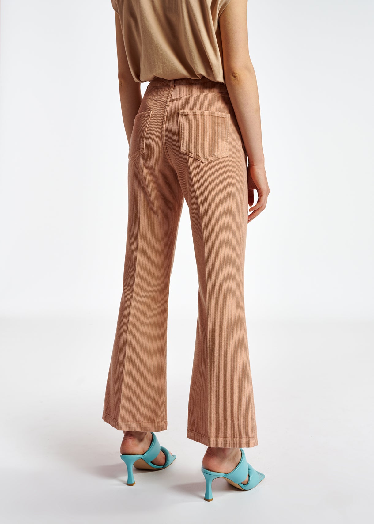 Vintage roze fluwelen broek met uitlopende pijpen RE—SSENTIEL | Essentiel second hand