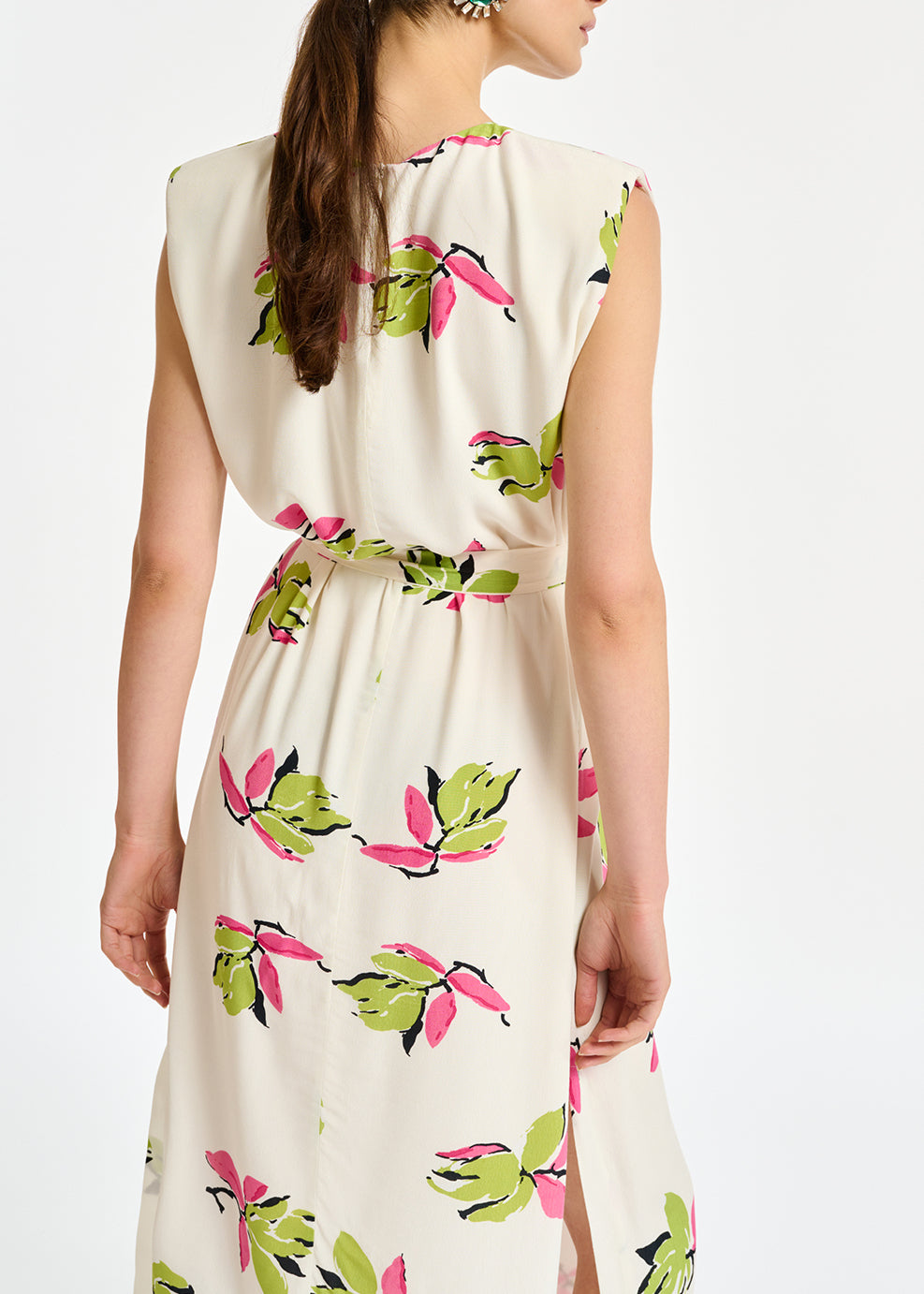 Gebroken witte midi-bloemenjurk met schoudervulling RE—SSENTIEL | Essentiel second hand