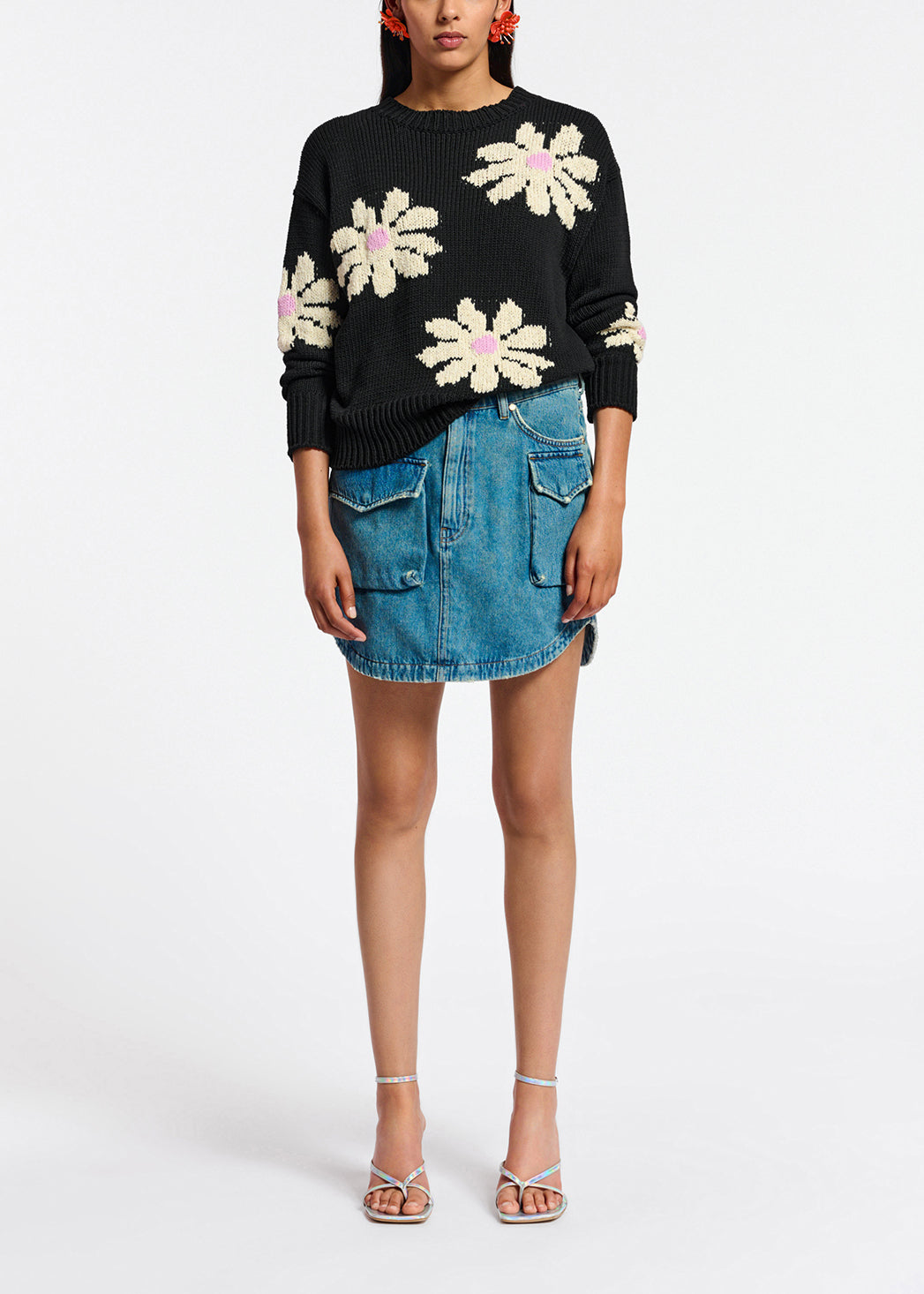 Black and off-white floral intarsia-knitted sweater RE—SSENTIEL | Essentiel second hand