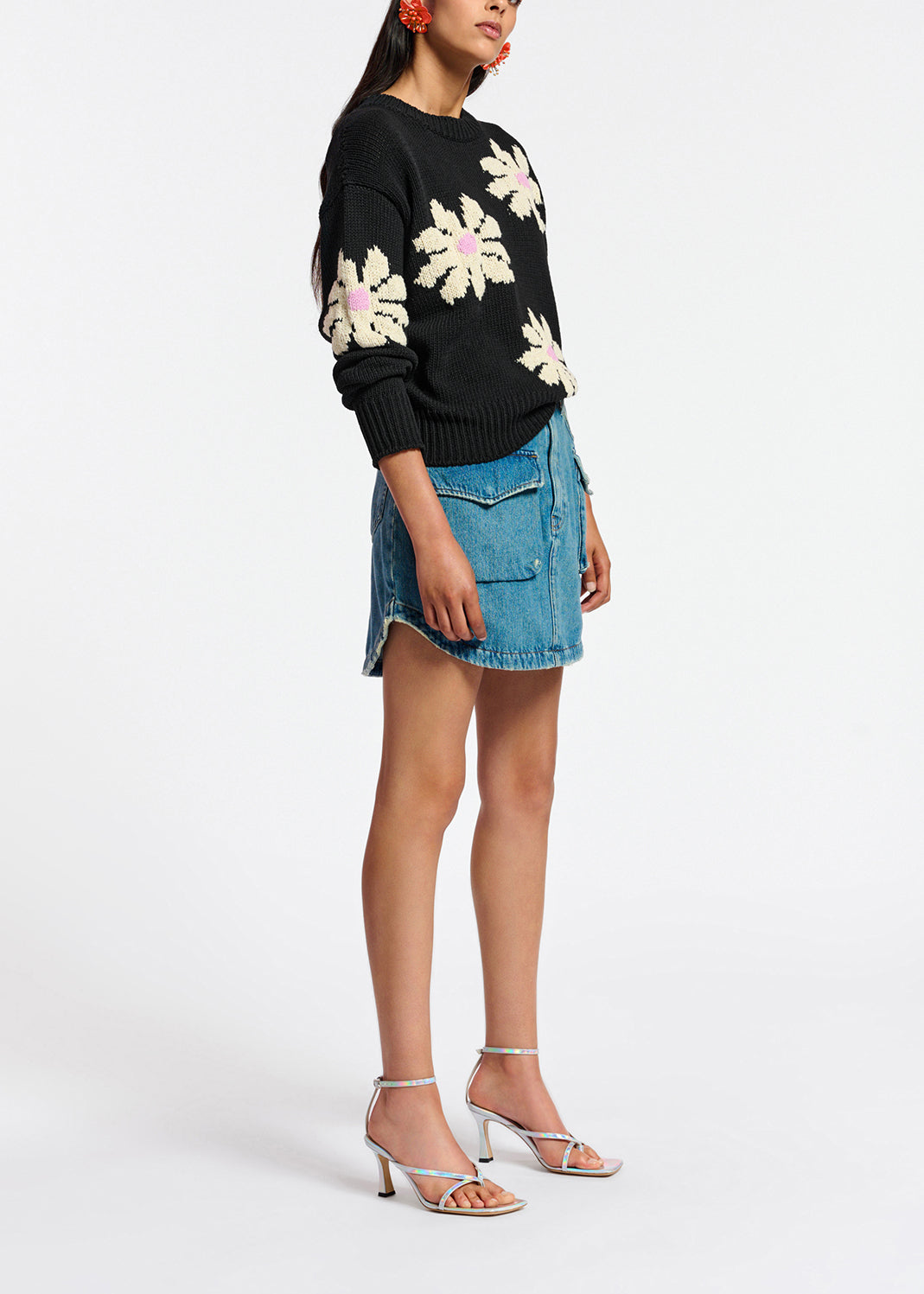 Black and off-white floral intarsia-knitted sweater RE—SSENTIEL | Essentiel second hand