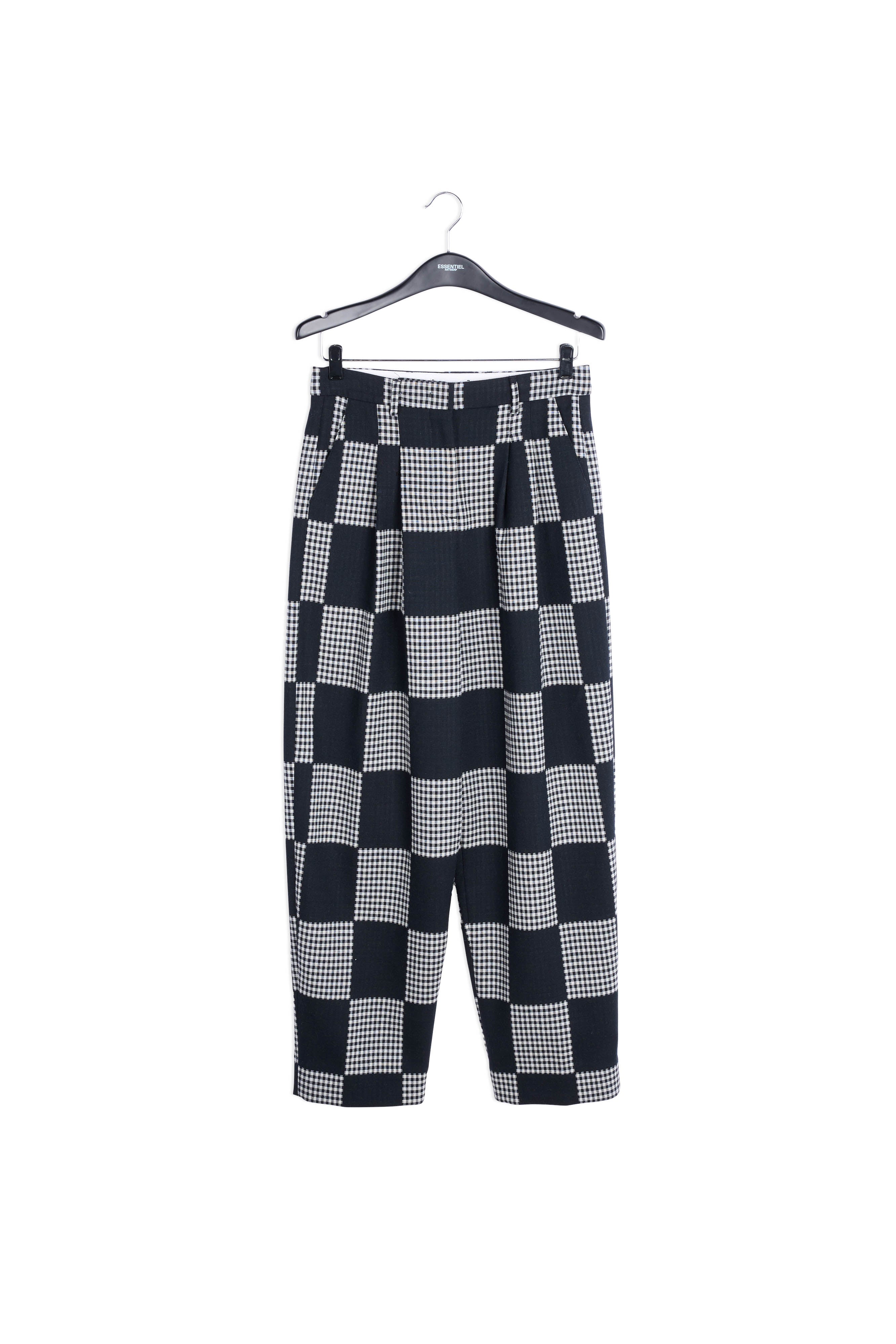 Black and off-white check pants RE—SSENTIEL | Essentiel second hand