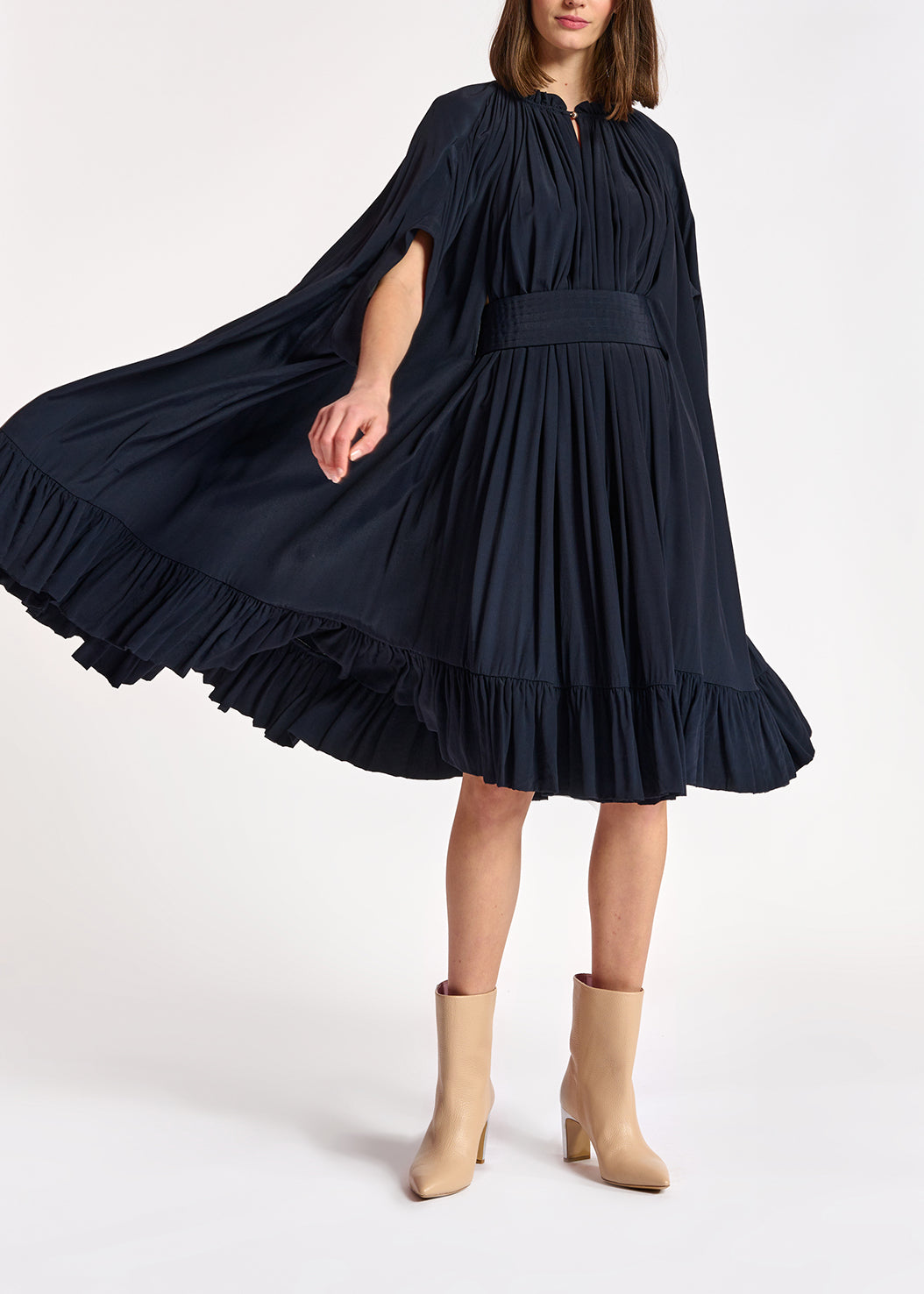 Oversized donkerblauwe jurk met volants RE—SSENTIEL | Essentiel second hand