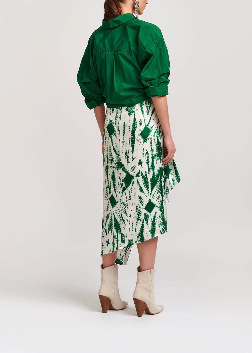 Gebroken witte en groene tie-dyed zijden midirok RE—SSENTIEL | Essentiel second hand