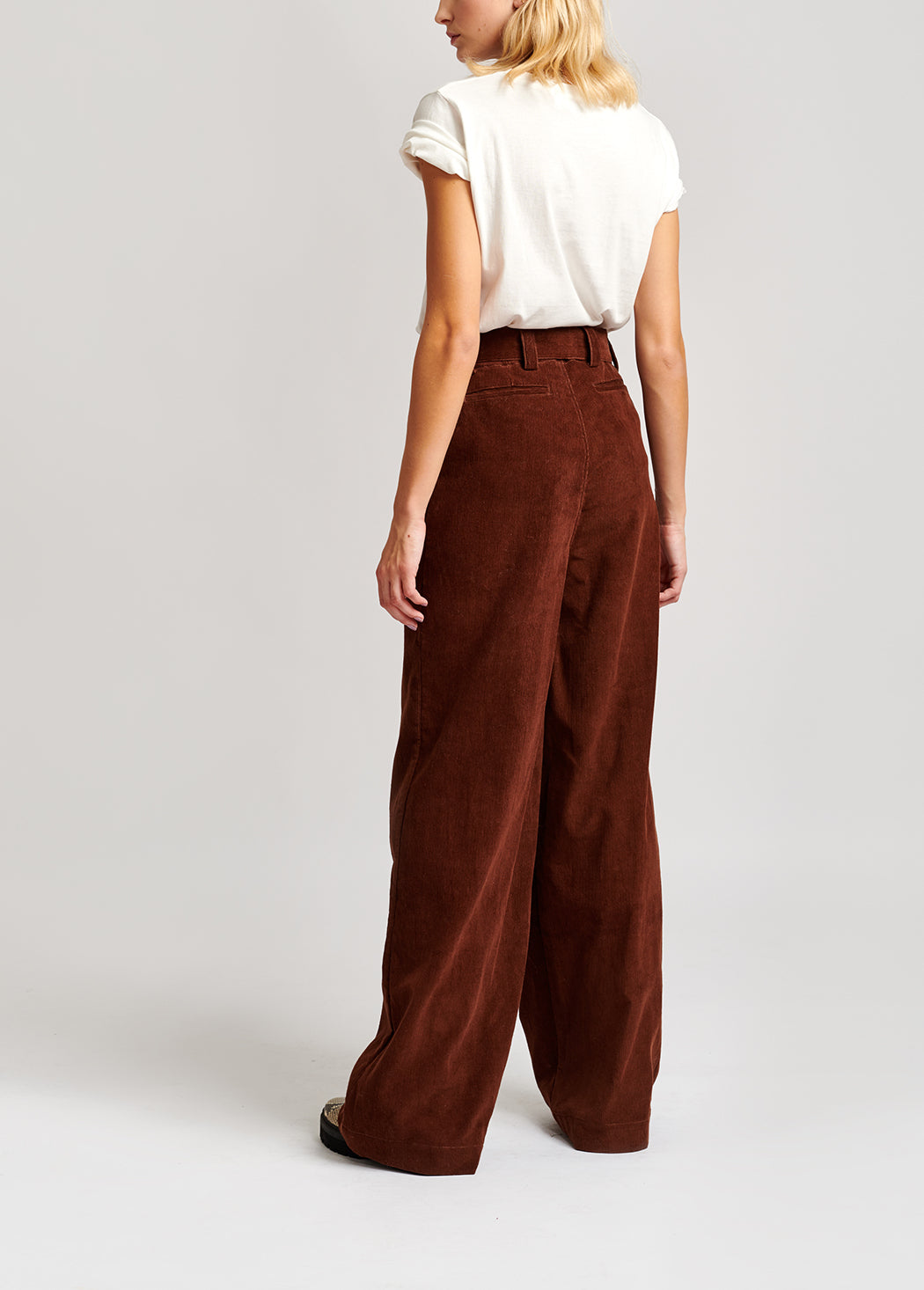 Chestnut brown cotton-corduroy belted pants RE—SSENTIEL | Essentiel second hand