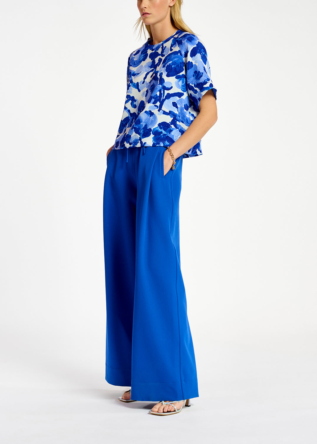 White and blue floral print oversized top RE—SSENTIEL | Essentiel second hand