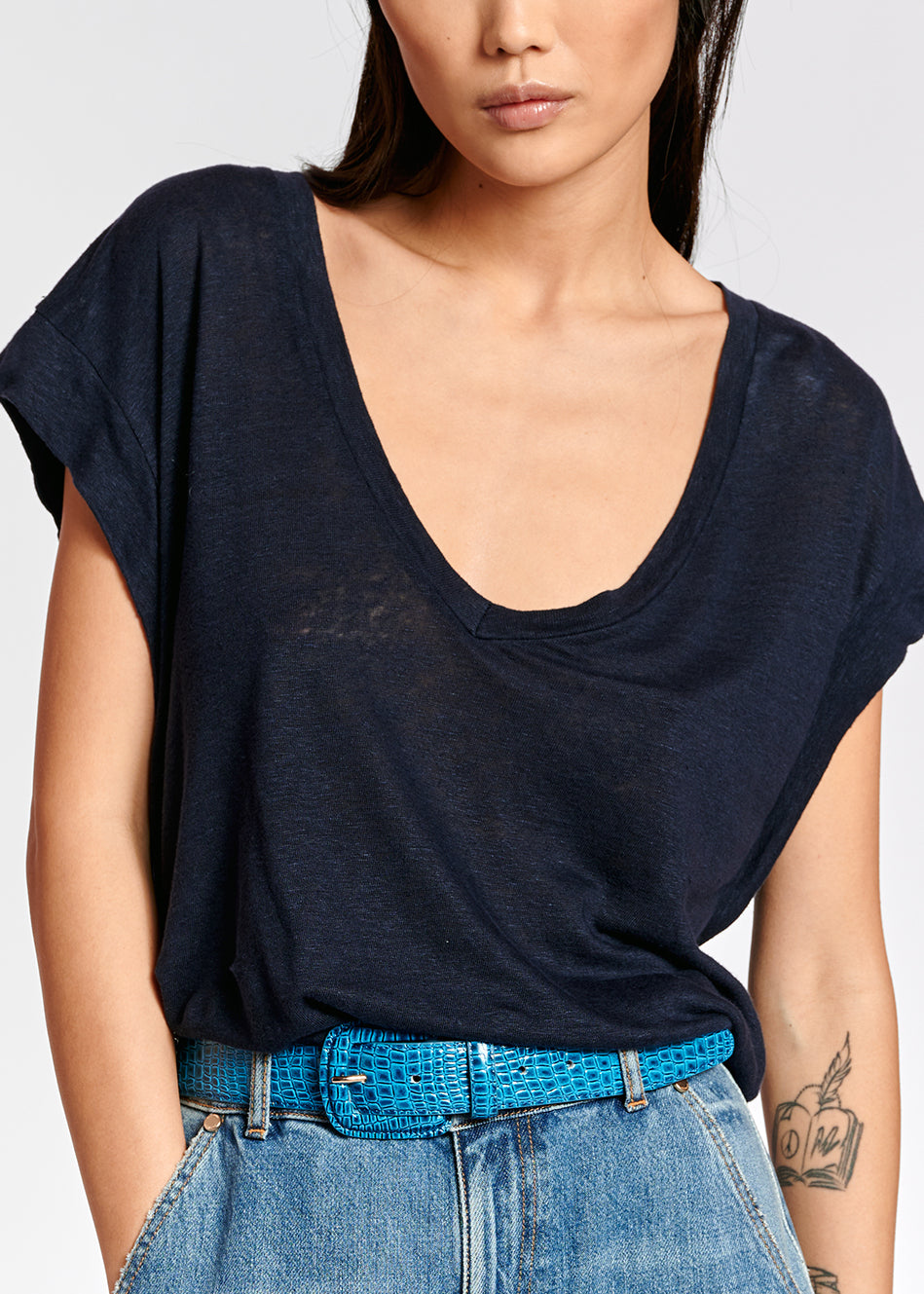 Dark blue linen V-neck T-Shirt RE—SSENTIEL | Essentiel second hand