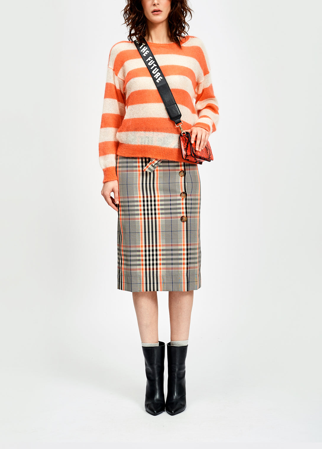 Orange and off-white striped light knit sweater RE—SSENTIEL | Essentiel second hand