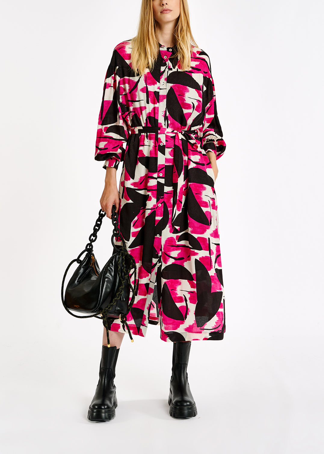 Midi-jurk met abstracte print in fuchsia, zwart en wit RE—SSENTIEL | Essentiel second hand