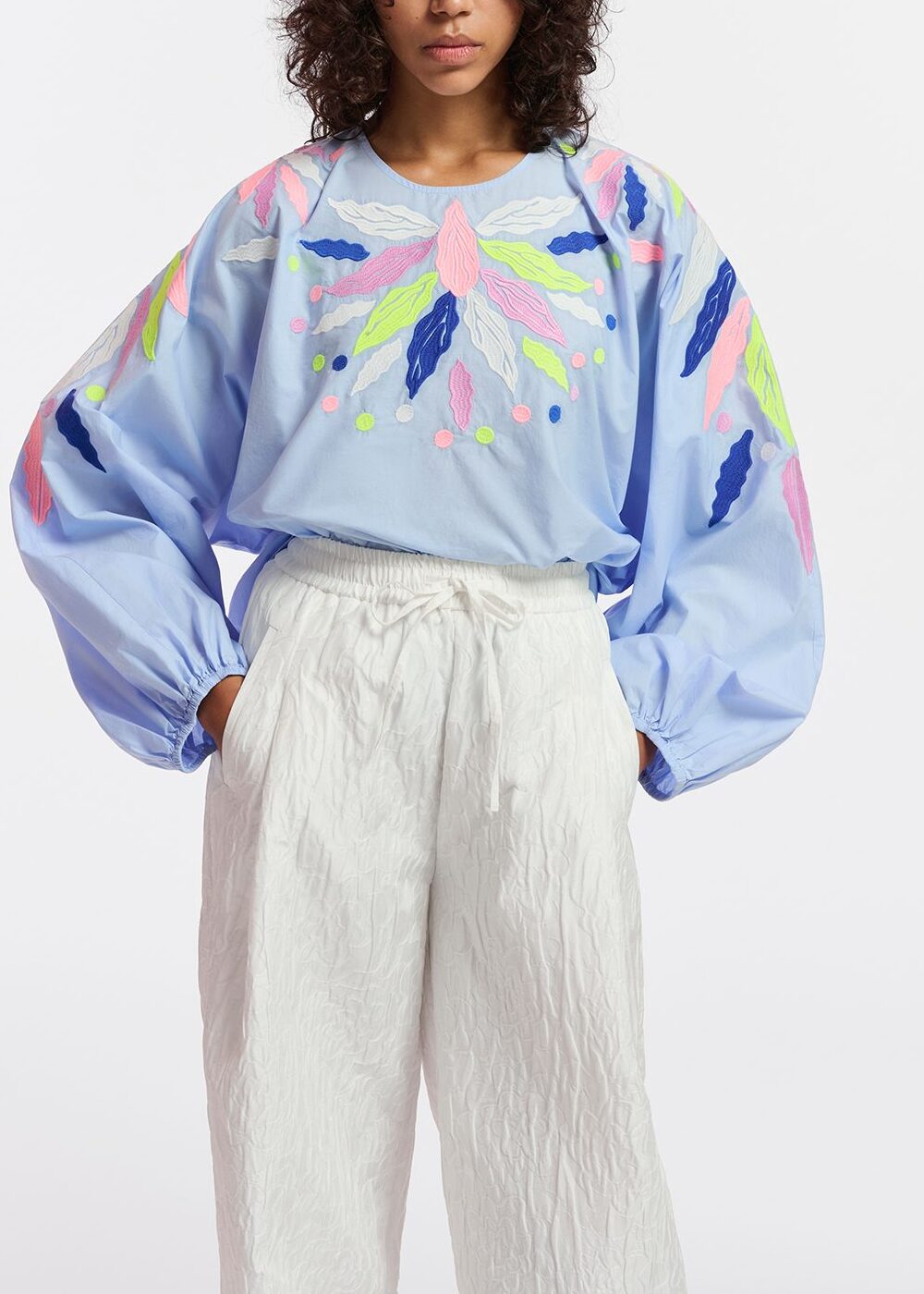 Top en coton bleu clair à  broderies RE—SSENTIEL | Essentiel second hand