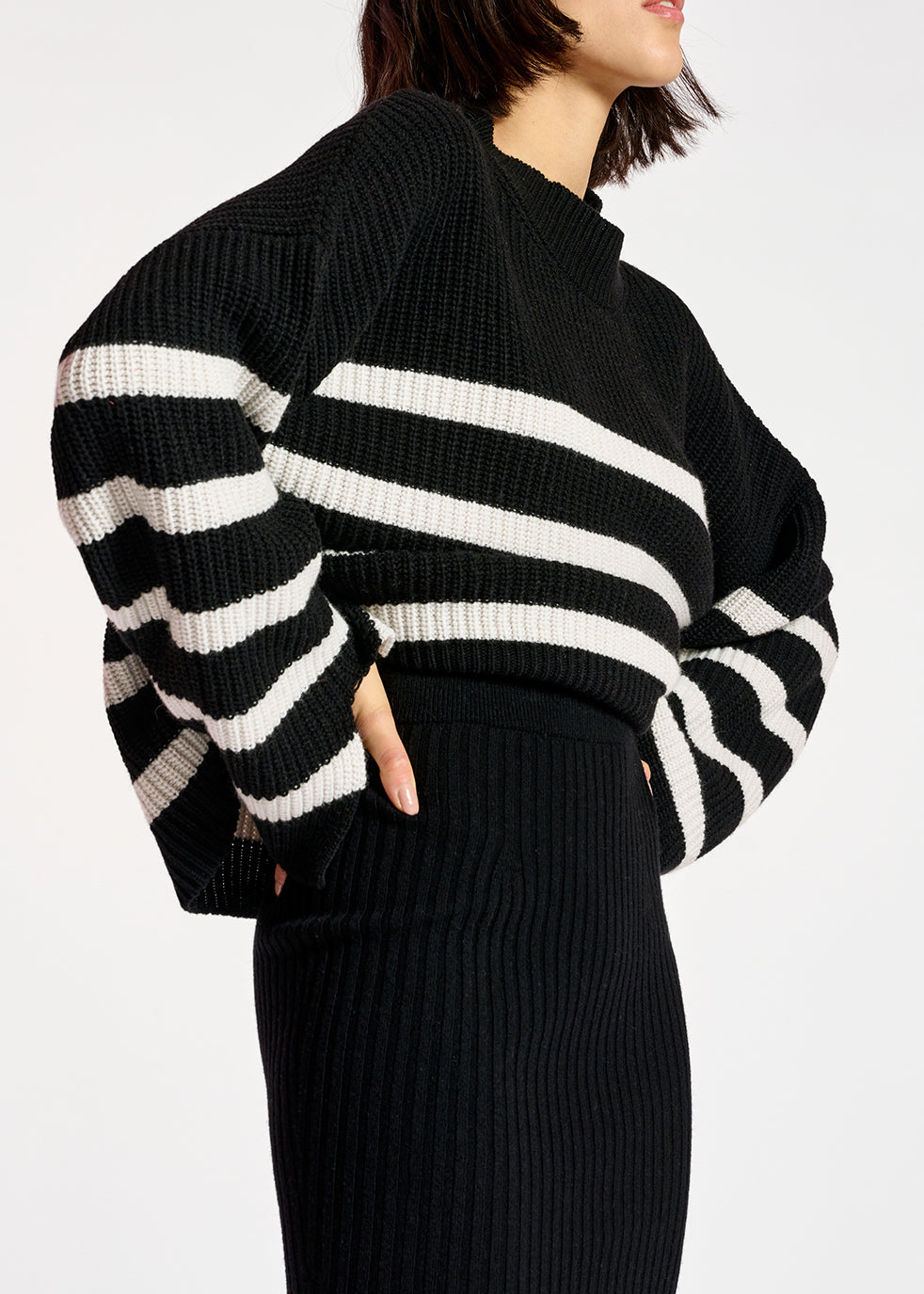 Pull oversize en tricot à rayures noir et blanc RE—SSENTIEL | Essentiel second hand