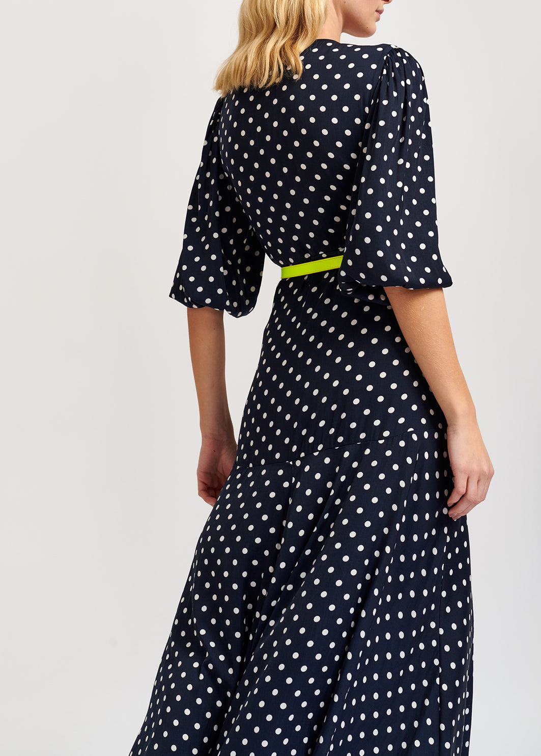 Robe maxi portefeuille bleu foncé à pois RE—SSENTIEL | Essentiel second hand