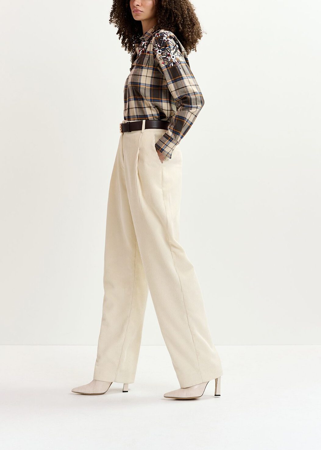 Ecru corduroy tapered-leg pants RE—SSENTIEL | Essentiel second hand