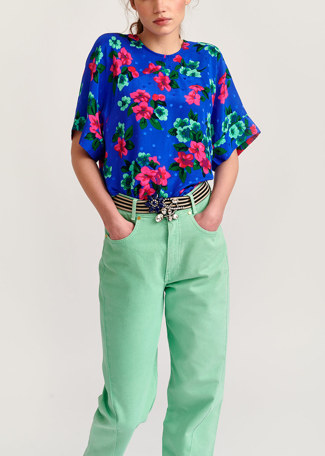 Blauwe zijden top met bloemen en stippen RE—SSENTIEL | Essentiel second hand