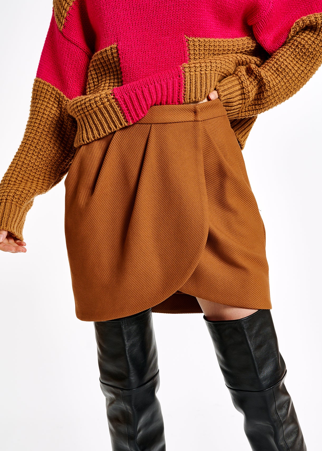 Camel korte wikkelrok RE—SSENTIEL | Essentiel second hand