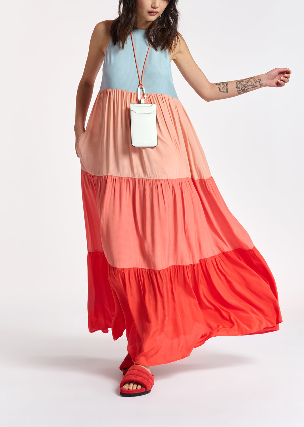 Maxi robe bleu clair, orange et rouge RE—SSENTIEL | Essentiel second hand