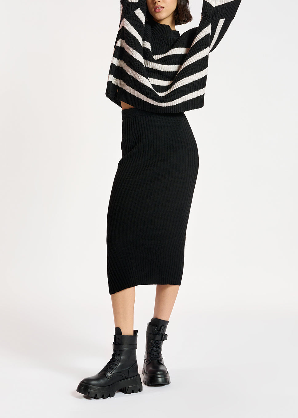 Pull oversize en tricot à rayures noir et blanc RE—SSENTIEL | Essentiel second hand