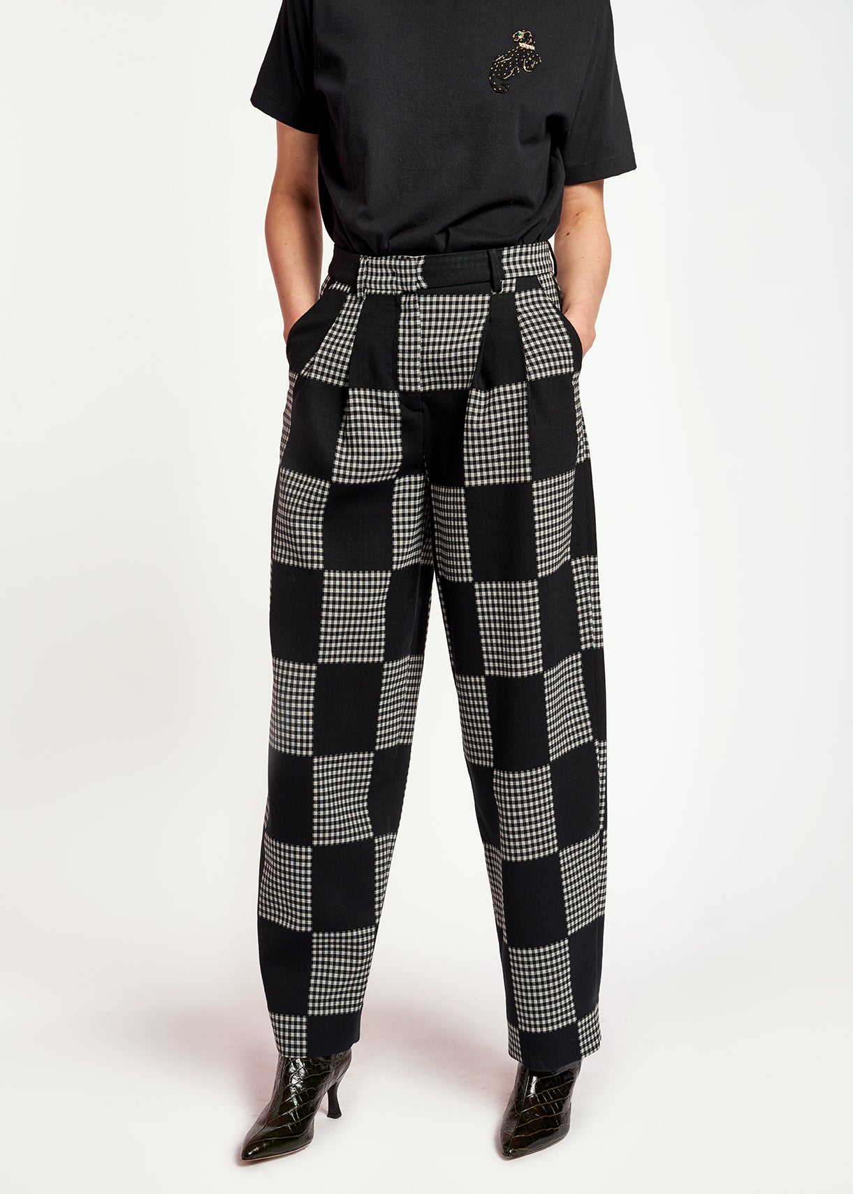 Black and off-white check pants RE—SSENTIEL | Essentiel second hand
