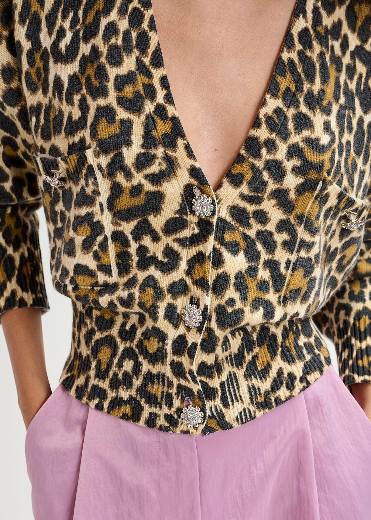 Bruine V-hals cardigan in luipaardjacquard RE—SSENTIEL | Essentiel second hand