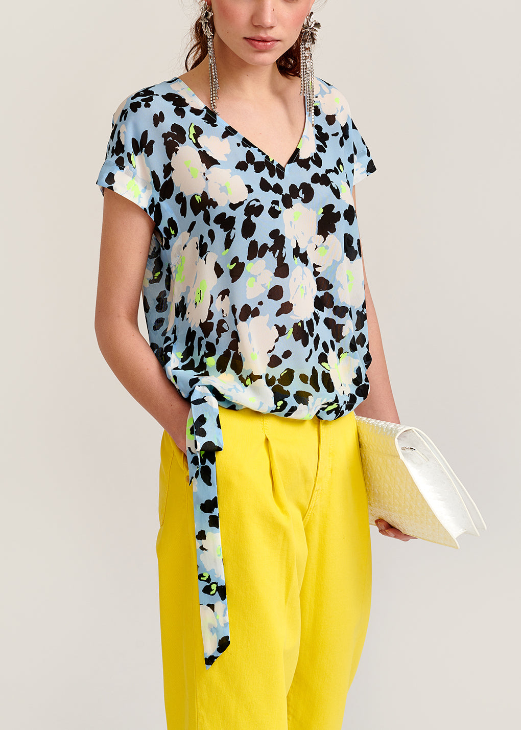 Lichtblauwe top met bloemenprint RE—SSENTIEL | Essentiel second hand