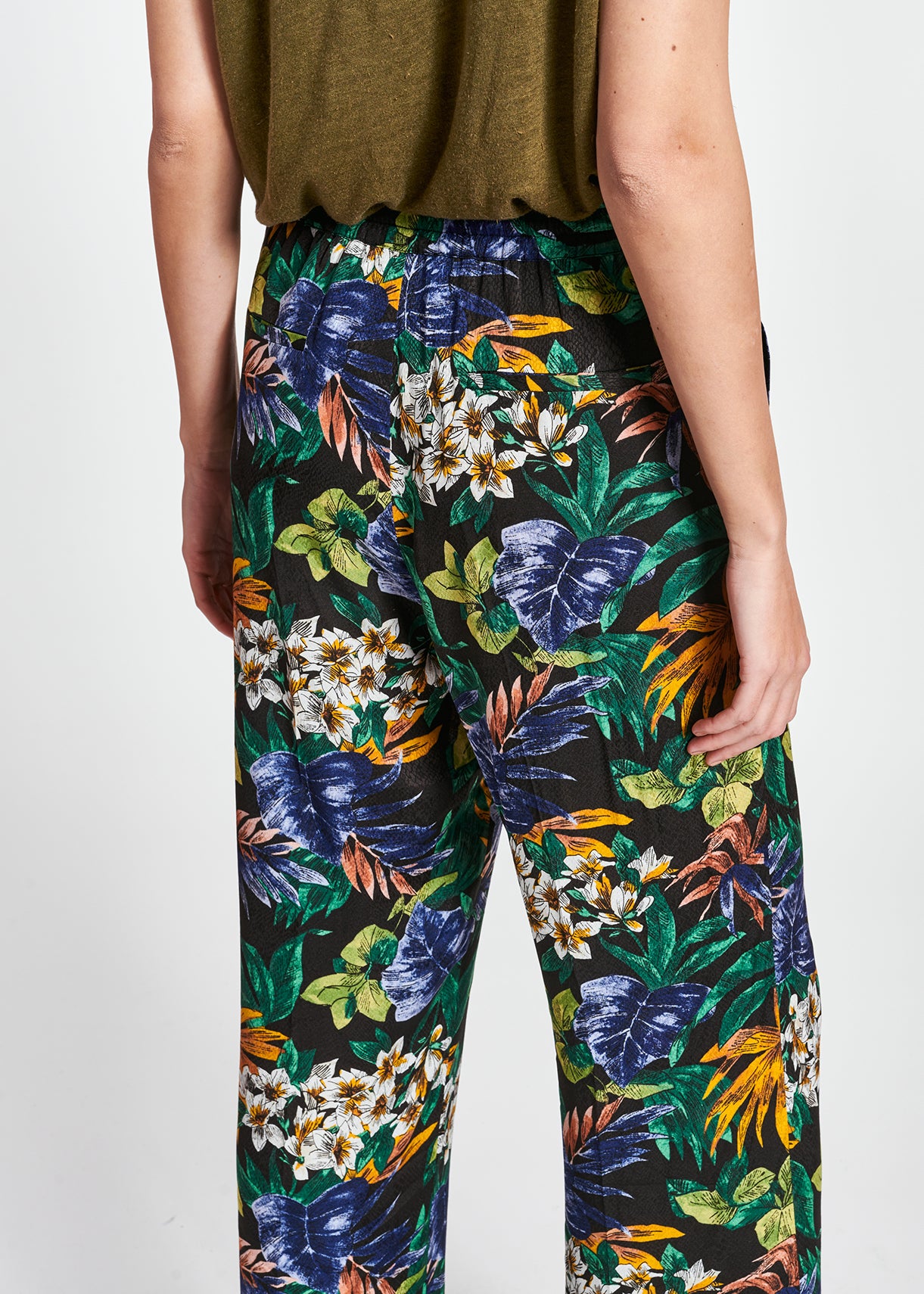 Pantalon fleuri à jambes larges RE—SSENTIEL | Essentiel second hand
