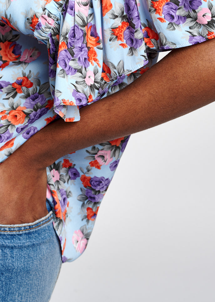 Top à fleurs bleu clair avec ruches RE—SSENTIEL | Essentiel second hand