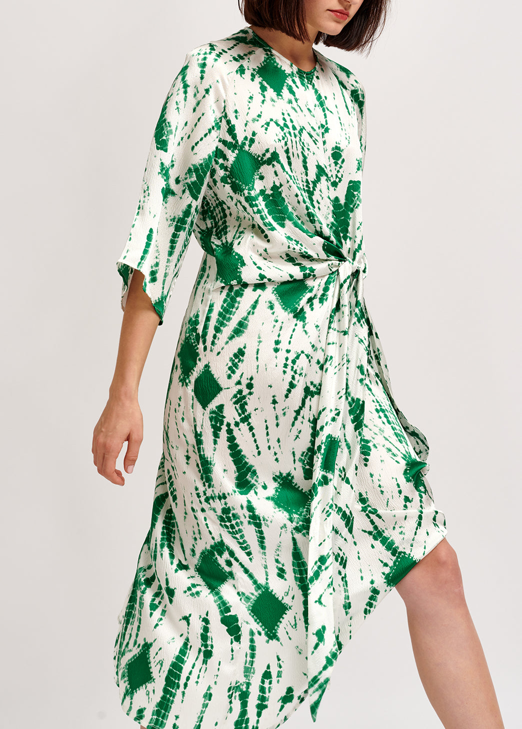 Gebroken witte en groene tie-dyed zijden midi-jurk RE—SSENTIEL | Essentiel second hand