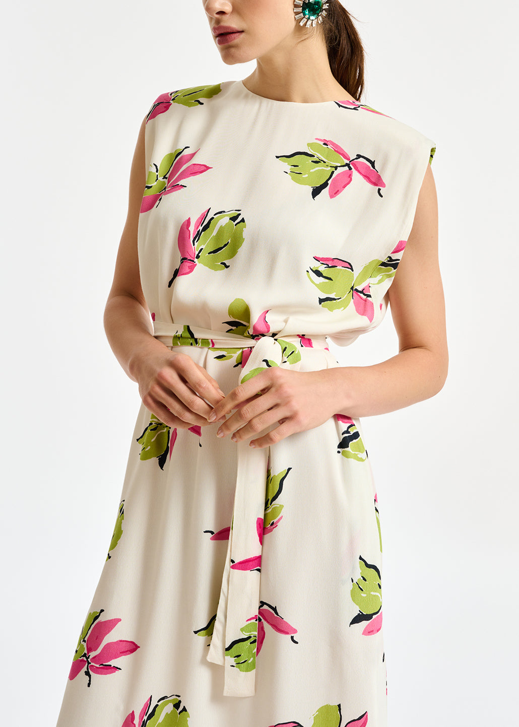 Gebroken witte midi-bloemenjurk met schoudervulling RE—SSENTIEL | Essentiel second hand