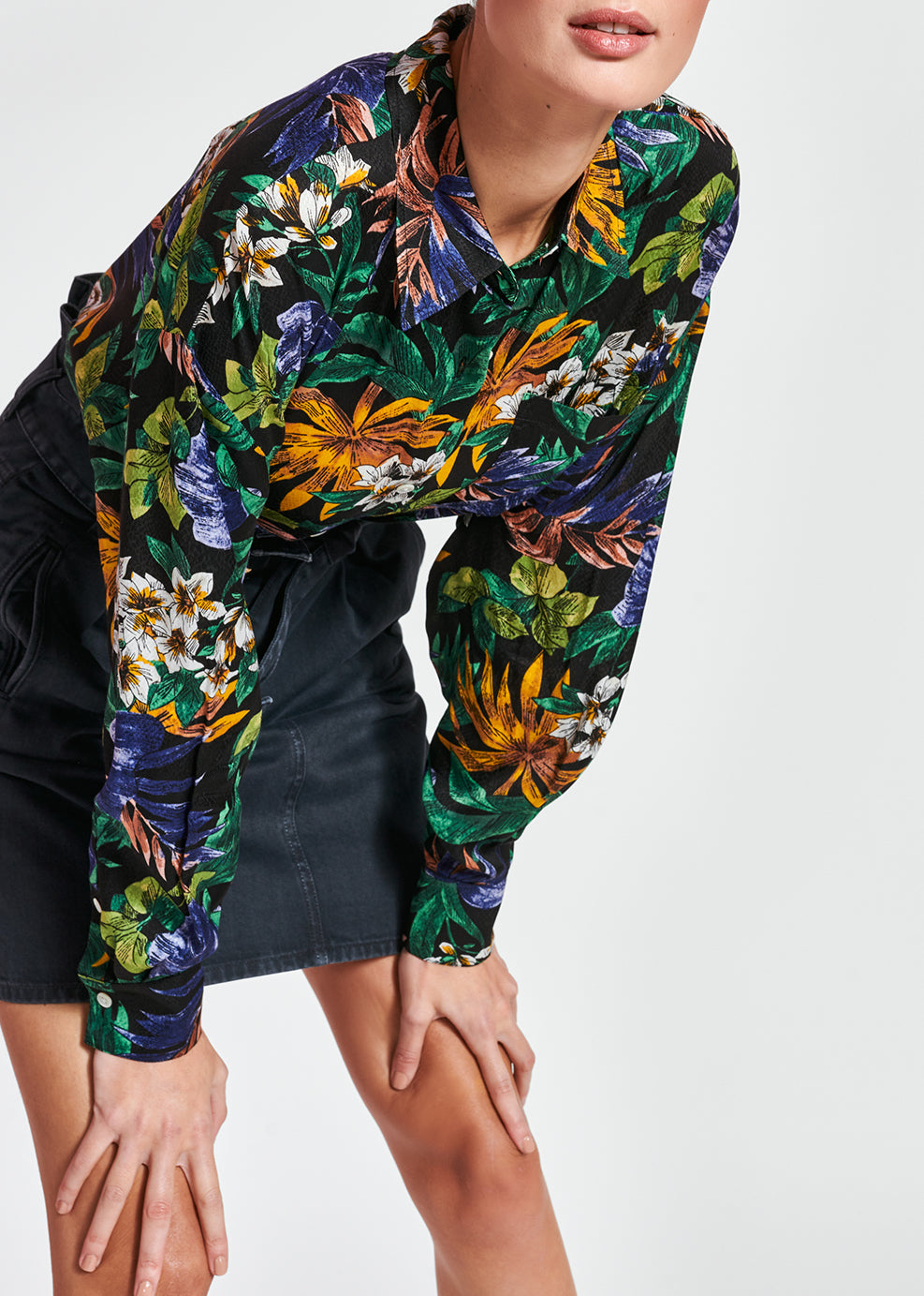 Black oversized shirt with colorful floral print RE—SSENTIEL | Essentiel second hand